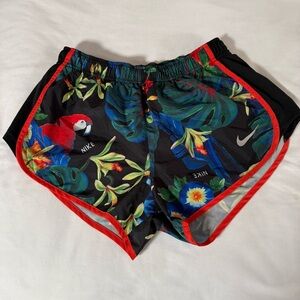 Nike Women's Black Tropical Print Athletic Shorts Dry Fit